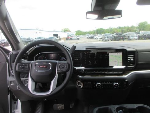 New 2026 GMC Sierra 1500 SLE AWD/4WD image 16