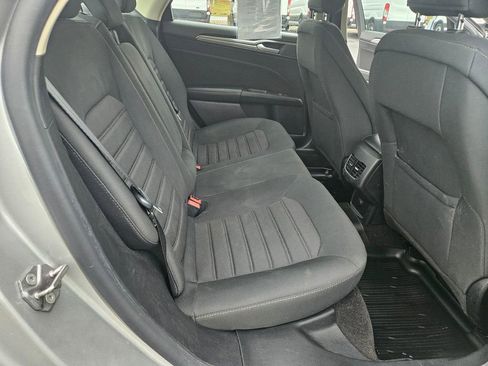 Used 2019 Ford Fusion SE FWD image 25