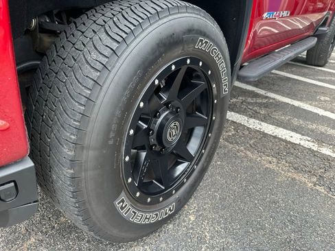 Used 2022 GMC Sierra 2500 AT4 w/ AT4 Preferred Package AWD/4WD image 8