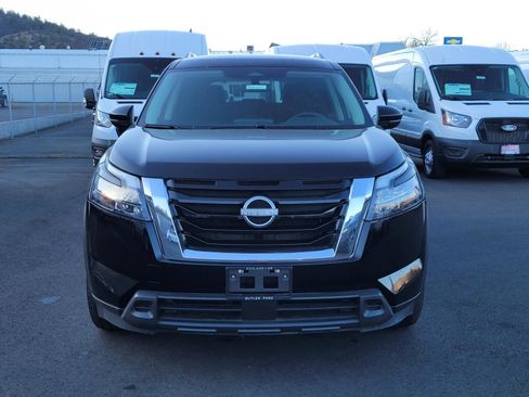 Used 2024 Nissan Pathfinder SV image 2