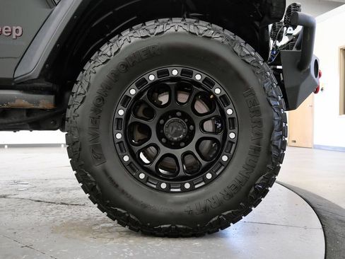 Used 2020 Jeep Gladiator Rubicon w/ Dual Top Group AWD/4WD image 36