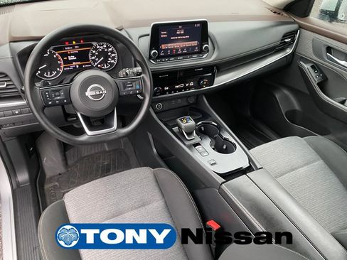 Used 2022 Nissan Rogue SV image 12
