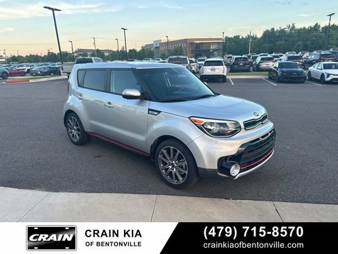 Used 2019 Kia Soul ! FWD image 2