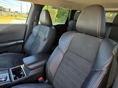 Used 2023 Mitsubishi Outlander SE image 19