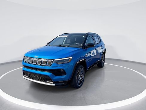 Used 2022 Jeep Compass Limited w/ Elite Group AWD/4WD image 4