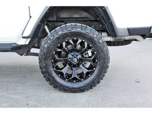 Used 2021 Jeep Gladiator Overland w/ Popular Equipment Package AWD/4WD image 31