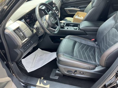 Used 2024 Nissan Pathfinder Platinum w/ Cargo Package AWD/4WD image 16