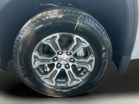 New 2026 GMC Sierra 1500 SLE image 9