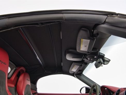 Used 2021 Porsche 718 Boxster Spyder RWD image 38
