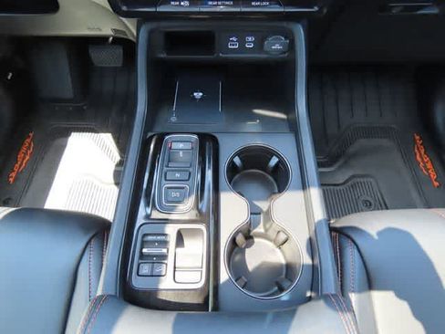 Used 2025 Honda Pilot TrailSport image 25