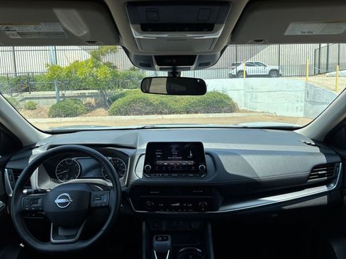 Used 2025 Nissan Rogue SV FWD image 35