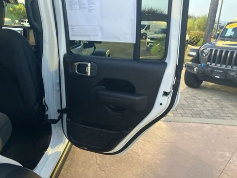 Used 2024 Jeep Wrangler Unlimited image 23