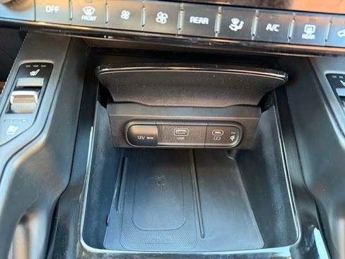 Used 2023 Kia Telluride EX w/ EX Captain's Chair Package image 12