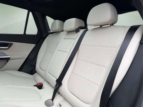 Used 2025 Mercedes-Benz GLC 300 4MATIC image 23