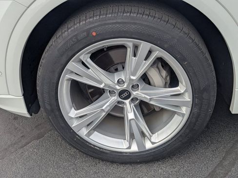 Used 2022 Audi Q8 Premium Plus w/ Premium Plus Package image 12