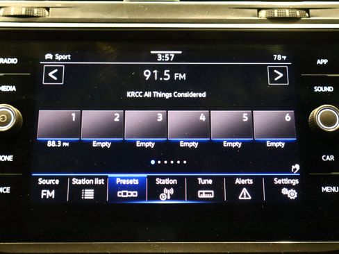 Used 2023 Volkswagen Tiguan SE image 30