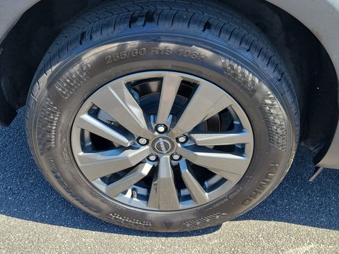 Used 2022 Nissan Pathfinder S FWD image 10