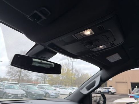 Used 2021 Chevrolet Suburban RST w/ Luxury Package image 15