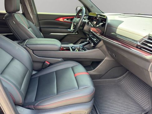 Used 2024 Chevrolet Traverse RS w/ LPO, Floor Liner Package AWD/4WD image 16