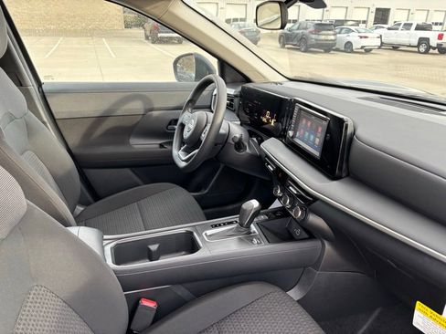 Used 2025 Nissan Kicks S image 12