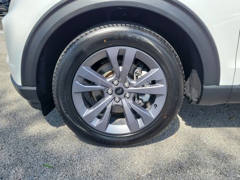 Certified 2022 Ford Explorer XLT w/ Equipment Group 202A RWD image 5