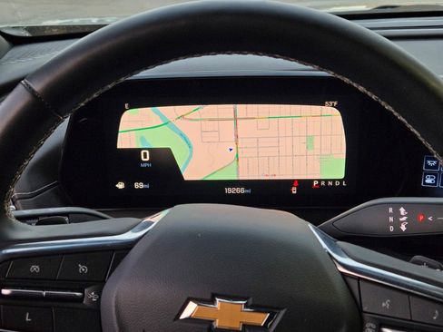 Certified 2025 Chevrolet Traverse LT image 30