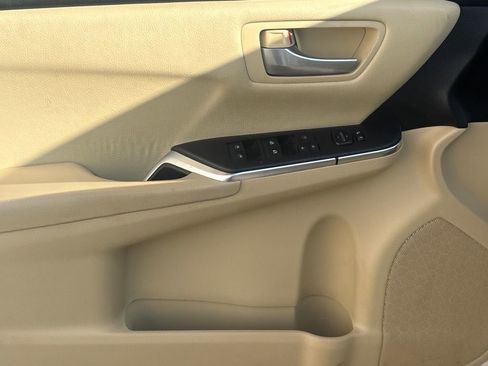 Used 2016 Toyota Camry LE image 6