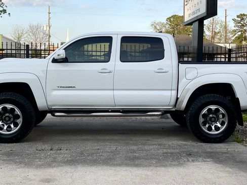 Used 2012 Toyota Tacoma 4x4 Double Cab w/ TRD Sport Pkg image 4