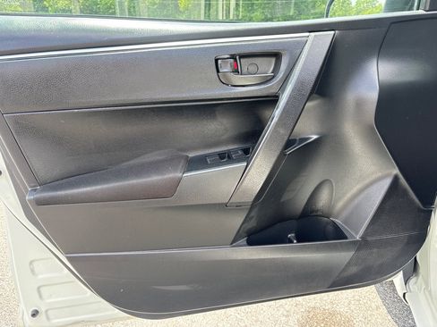 Used 2015 Toyota Corolla L FWD image 10