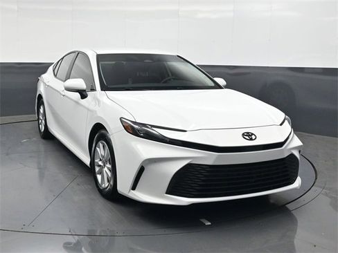 Used 2025 Toyota Camry LE w/ Convenience Package image 2