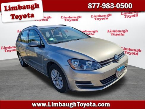Used 2016 Volkswagen Golf S image 1