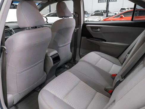 Used 2017 Toyota Camry LE FWD image 37