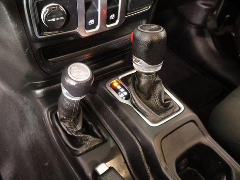 Used 2020 Jeep Wrangler Sport image 7