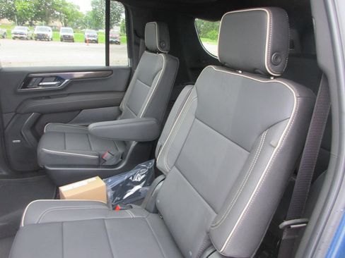 New 2026 GMC Yukon XL Elevation w/ Elevation Premium Package AWD/4WD image 12