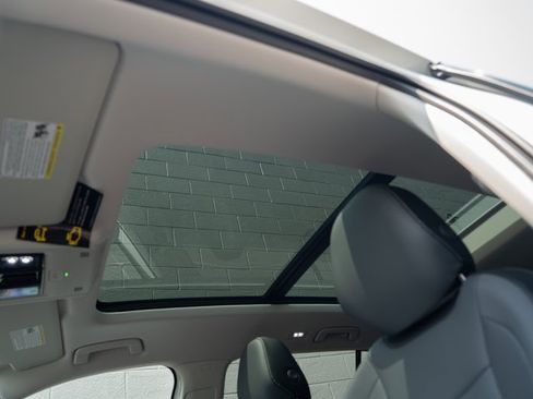 New 2025 Volkswagen Tiguan SE image 14