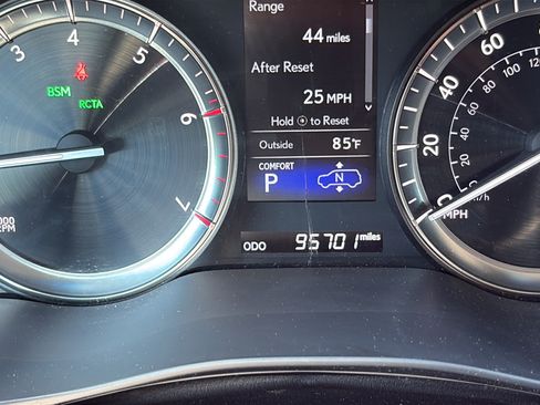 Used 2018 Lexus LX 570 4WD w/ Luxury Package image 21
