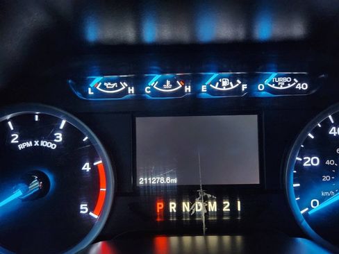 Used 2018 Ford F250 XLT w/ XLT Premium Package AWD/4WD image 13