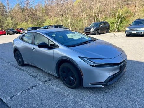 Used 2024 Toyota Prius LE image 1