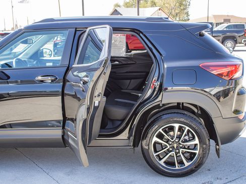 Used 2025 Chevrolet TrailBlazer LT w/ Convenience Package AWD/4WD image 14