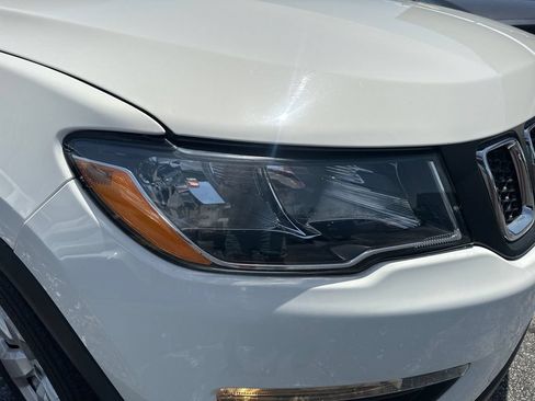 Used 2019 Jeep Compass Latitude FWD image 11