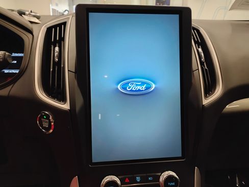 Certified 2024 Ford Edge SEL image 19