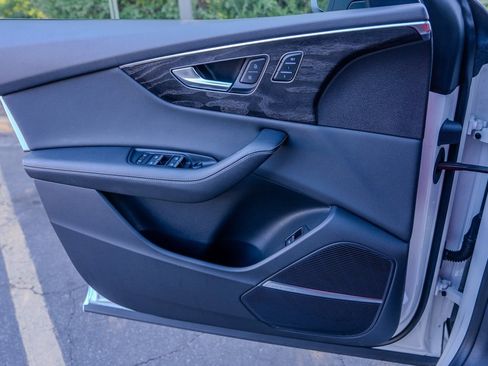 Used 2023 Audi Q8 Premium Plus image 15