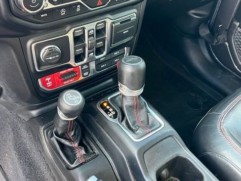 Used 2021 Jeep Gladiator Rubicon AWD/4WD image 17