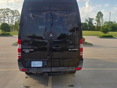Used 2014 Mercedes-Benz Sprinter 2500 image 7