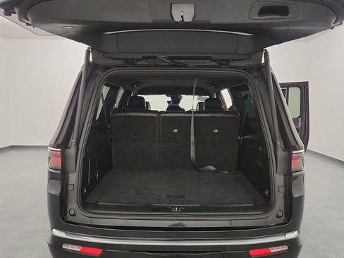 Used 2024 Jeep Wagoneer L Series II w/ Flexible Seating Group AWD/4WD image 29