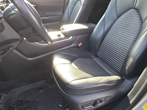 Used 2021 Toyota Highlander XSE image 22