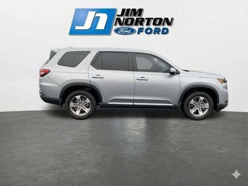 Used 2025 Honda Pilot EX-L image 10