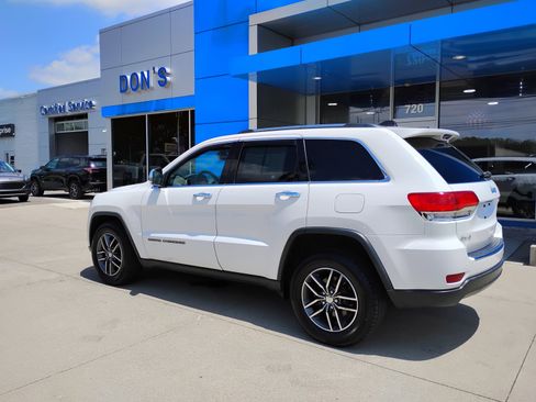 Used 2017 Jeep Grand Cherokee Limited AWD/4WD image 10