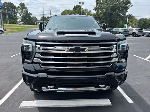 Used 2025 Chevrolet Silverado 2500 High Country w/ Technology Package AWD/4WD image 2