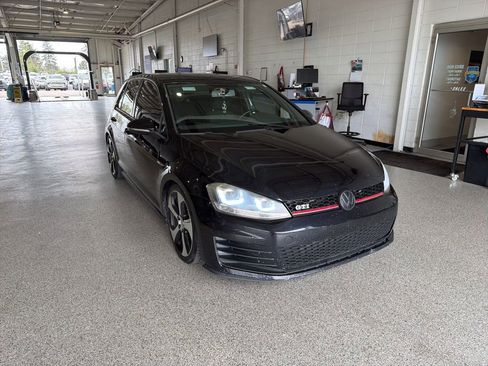Used 2017 Volkswagen GTI S image 2